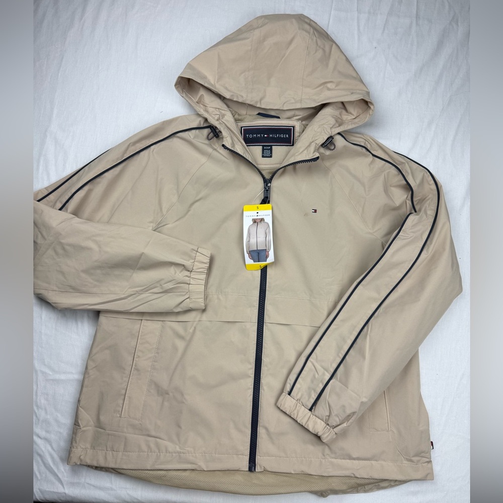 Tommy Hilfiger Women’s Tan Hooded Windbreaker full zip New
